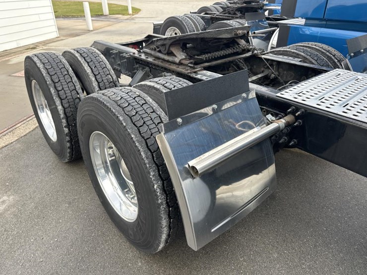 2020-volvo-10-image-17