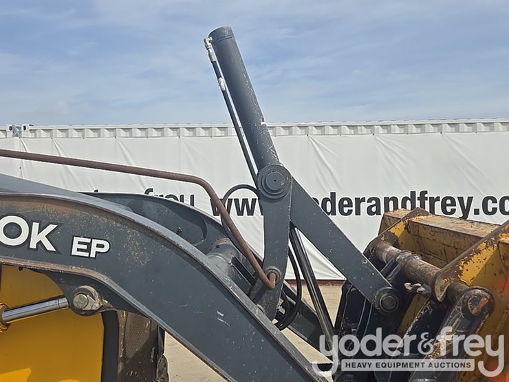 2014-deere-310k-ep-image-34