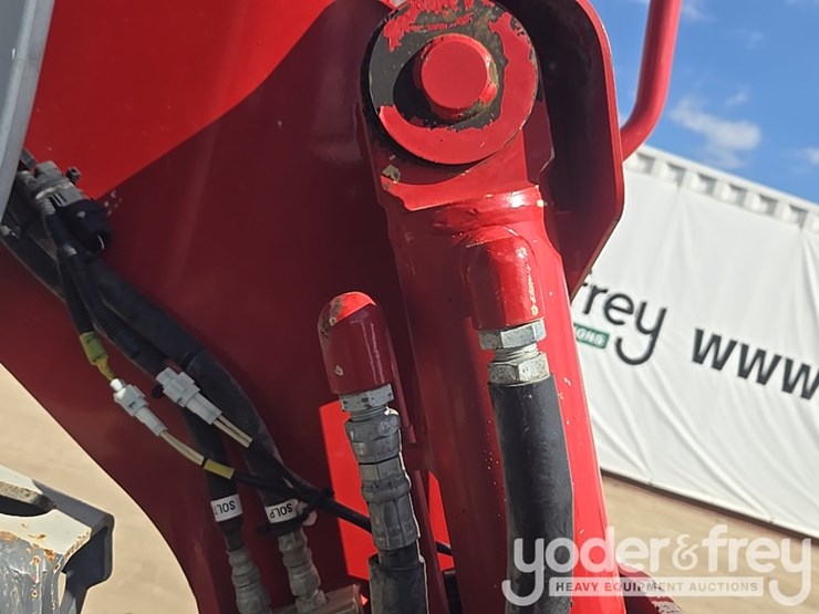 2023-takeuchi-tl12v2-image-33