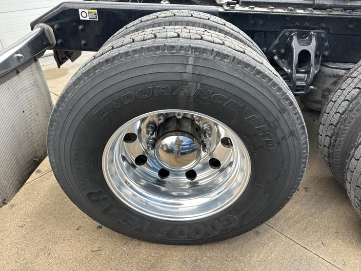 2022-kenworth-t680-image-58