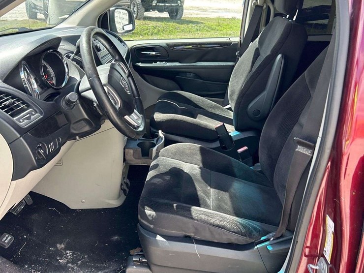 2017-dodge-grand-caravan-image-12