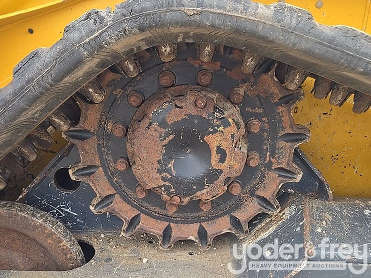 2021-deere-317g-image-17