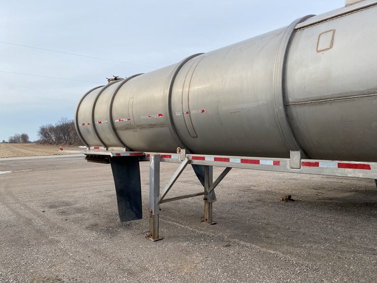#504-•-2012-northern-8,500-gallon-semi-manure-tanker-(has-wi-title)-(waupun,-wi)-image-17