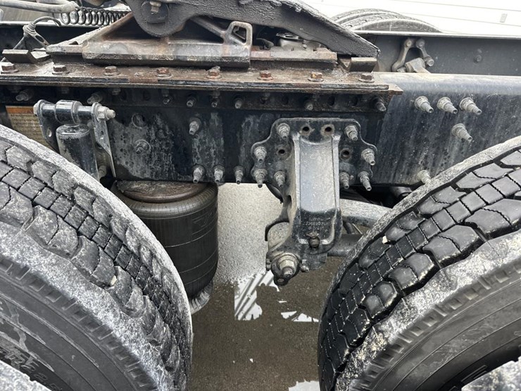 2020-volvo-10-image-36