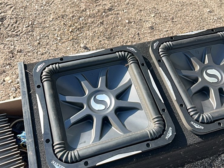 deluxe-speaker-system-for-car-or-tractor-image-24