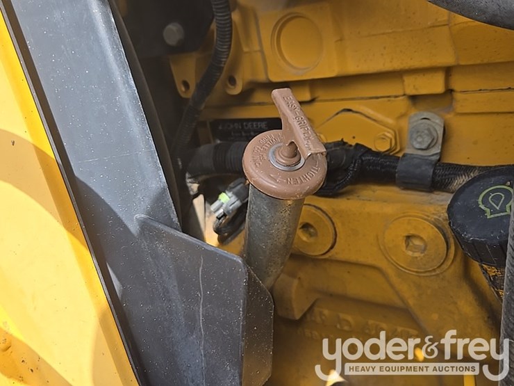 2010-deere-310sj-image-75