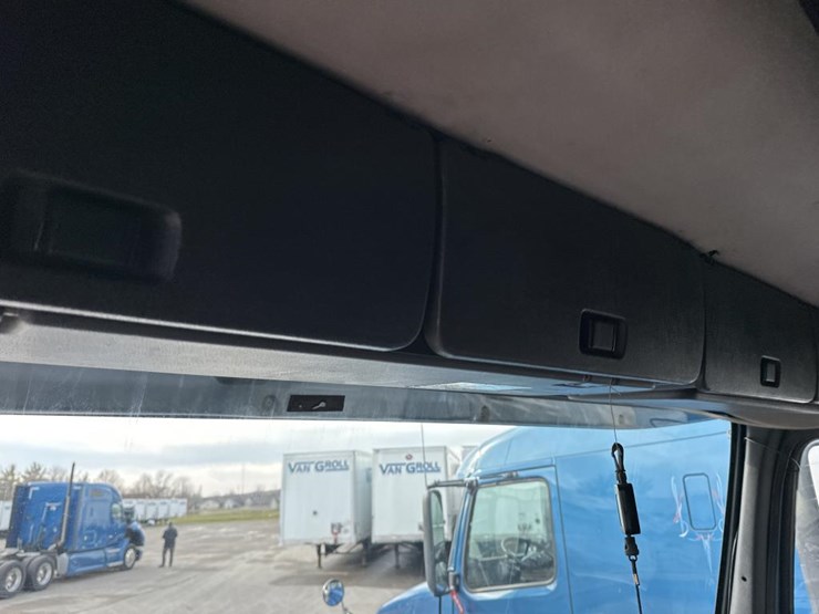 2003-volvo-10-image-48