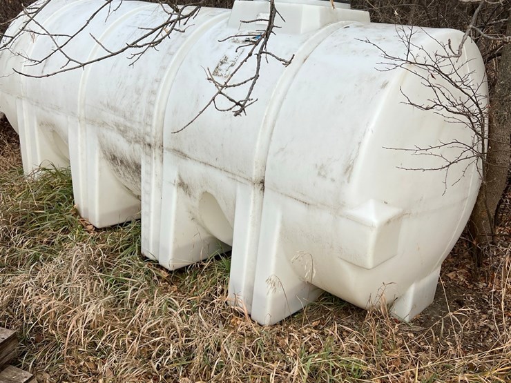 lot-42.-1000-gallon-poly-tank-image-3