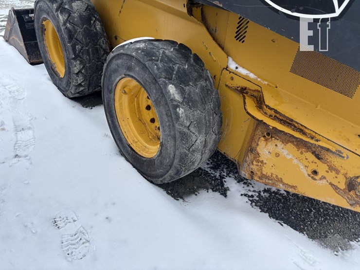 2020-deere-320g-image-12