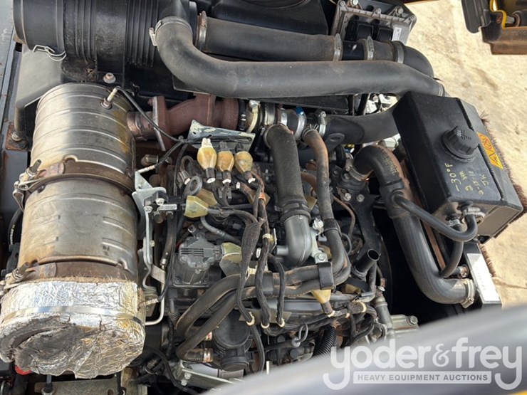 2017-dynapac-cc1300c-image-15