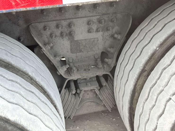 2017-peterbilt-320-image-23