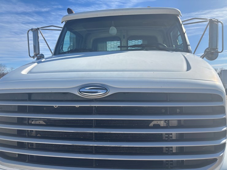2005-sterling-lt8500-image-10