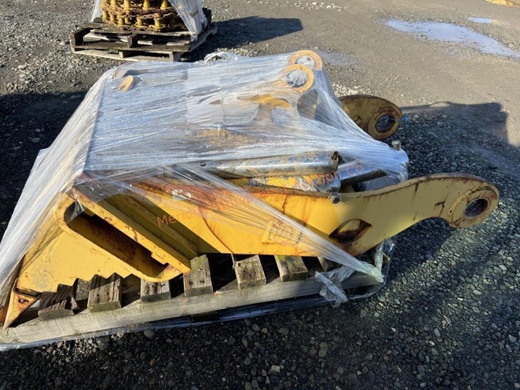 caterpillar-320-image-5