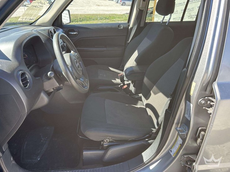 2015-jeep-patriot-sport-image-12