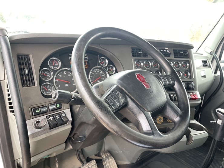 2019-kenworth-t880-image-67