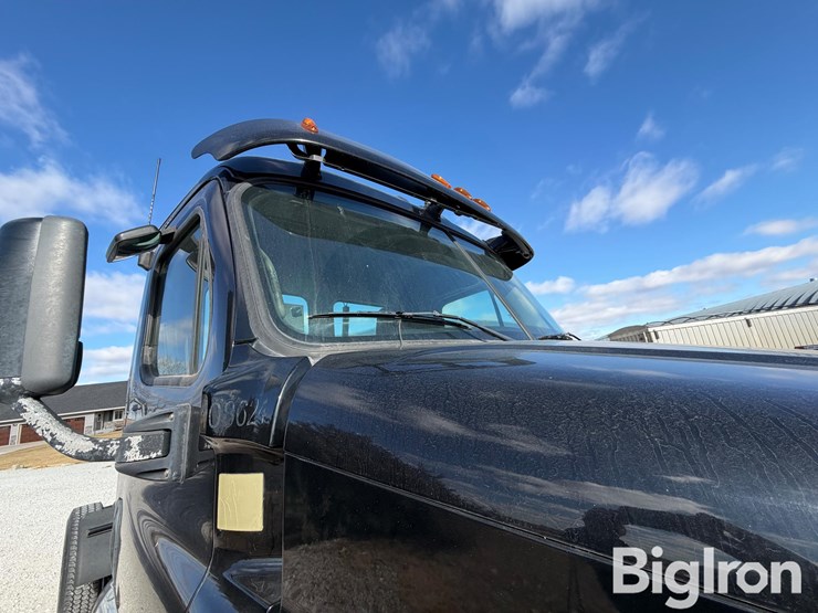 2015-freightliner-cascadia-125-image-13