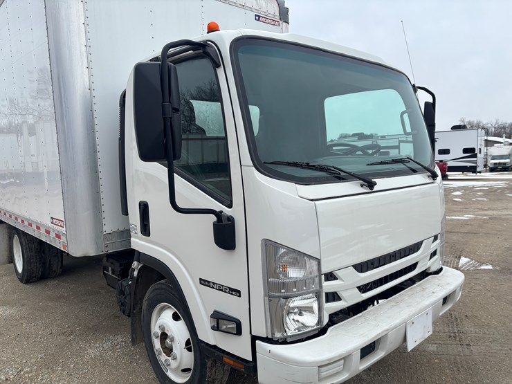 2021-isuzu-npr-hd-image-11