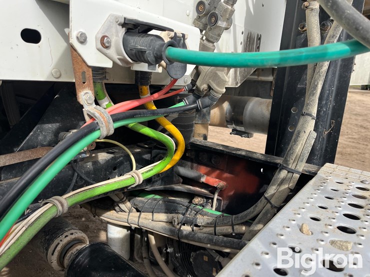 2006-freightliner-century-classic-cst120-t/a-truck-tractor-image-18