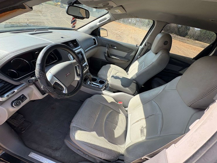 2016-gmc-acadia-slt-image-15