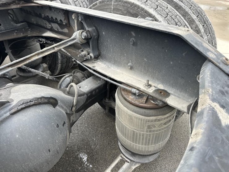 2020-volvo-10-image-38