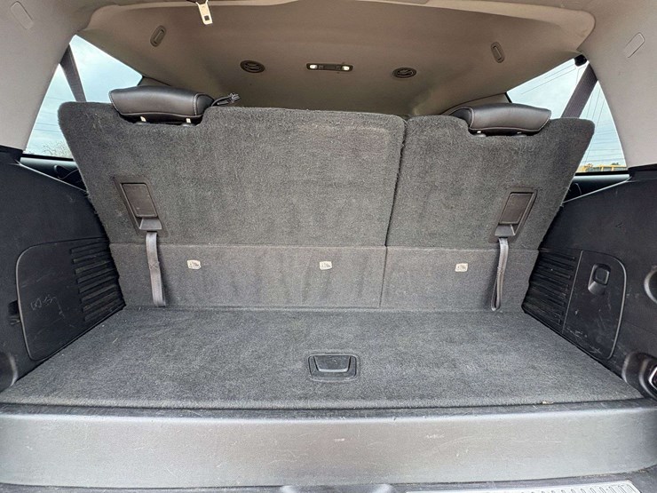 2015-chevrolet-tahoe-lt-image-19