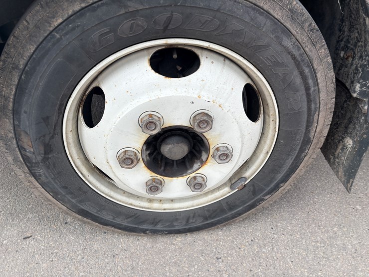 2015-isuzu-npr-xd-image-61