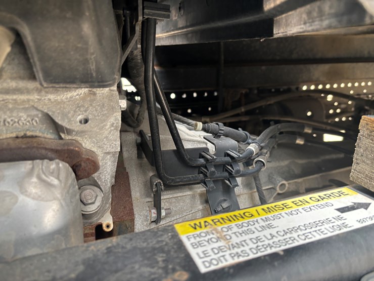 2021-isuzu-npr-hd-image-14