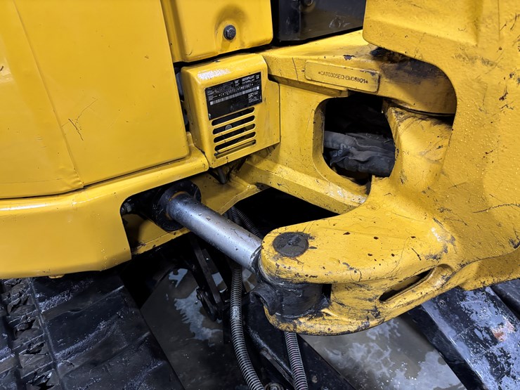 caterpillar-305-image-21