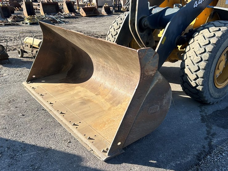deere-444k-image-10