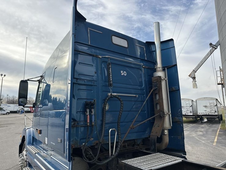 2001-volvo-10-image-12