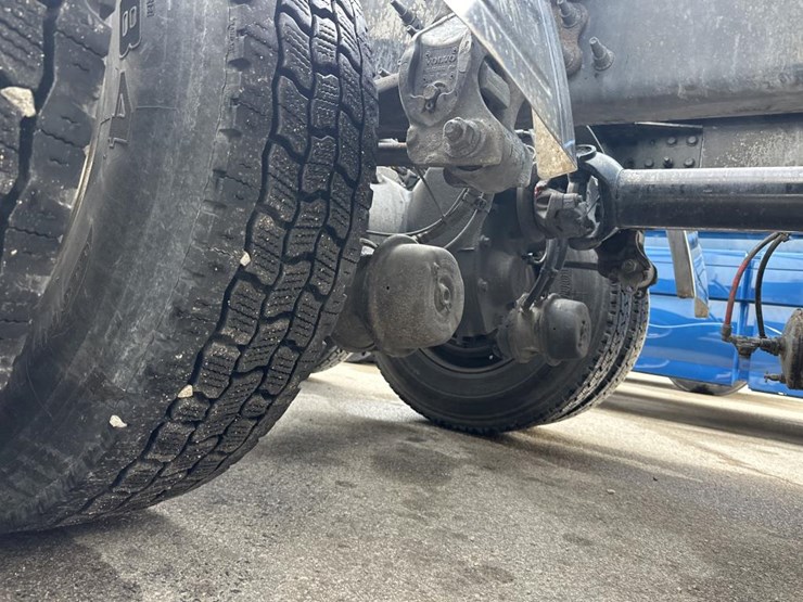 #2231-•-2016-volvo-vnl-sleeper-cab-semi-image-40