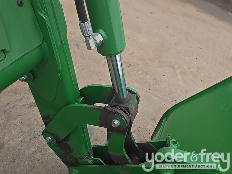 2020-john-deere-5075e-image-19