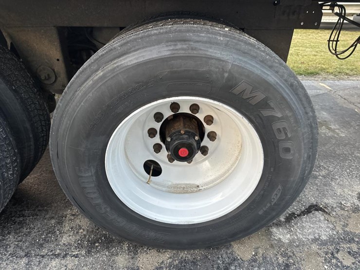 2019-utility-53'-image-22