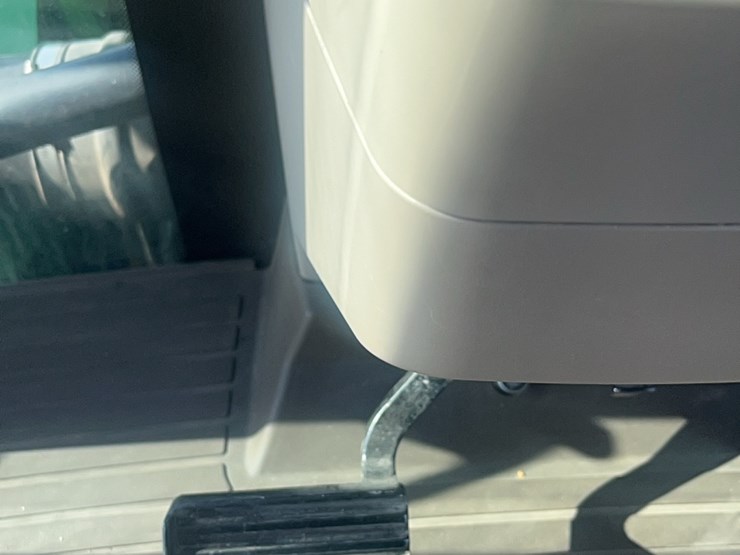 2016-john-deere-9520r-image-170