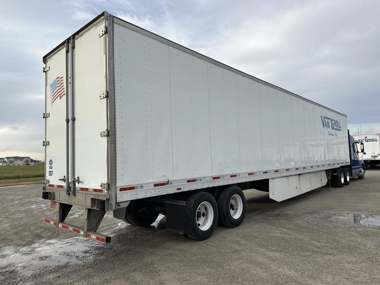 2015-utility-53'-image-5