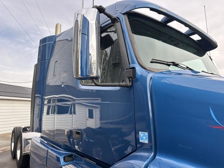 2019-volvo-10-image-20