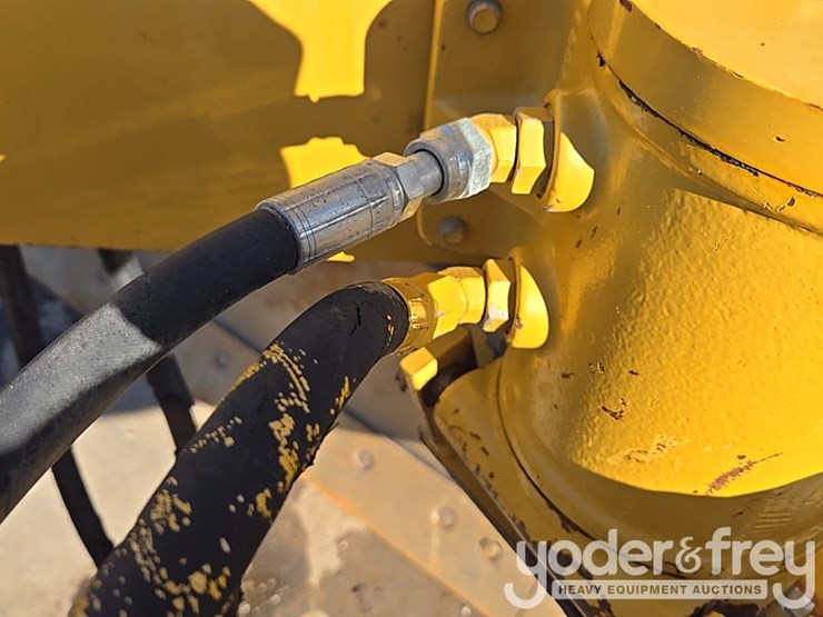 2005-caterpillar-140h-vhp-plus-image-23