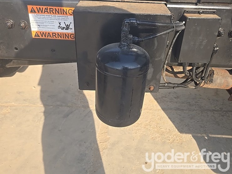 2020-freightliner-m2-106-image-57