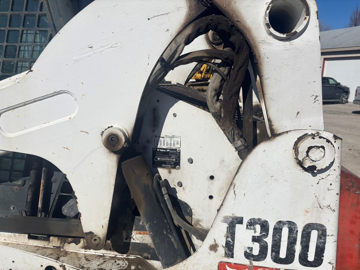 2007-bobcat-t300-image-41
