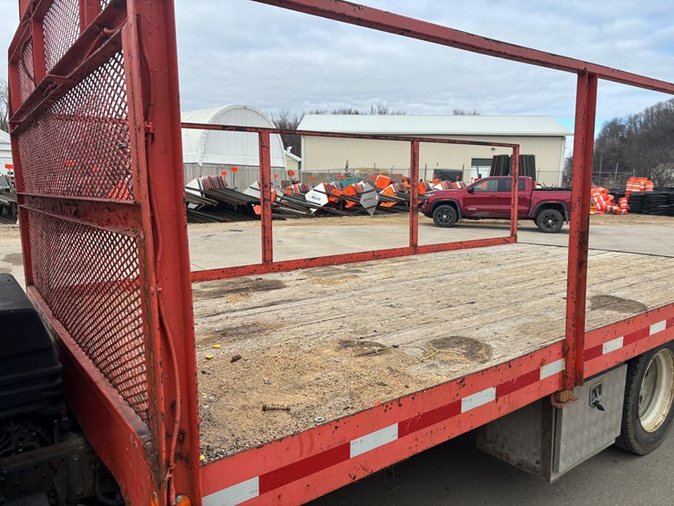 2015-isuzu-npr-xd-image-42