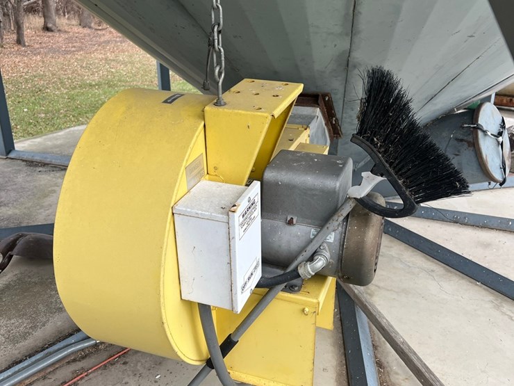 lot-21.-cenex-hopper-bin,-micada-bottom,-includes-golden-air-single-phase-bin-fan-image-10