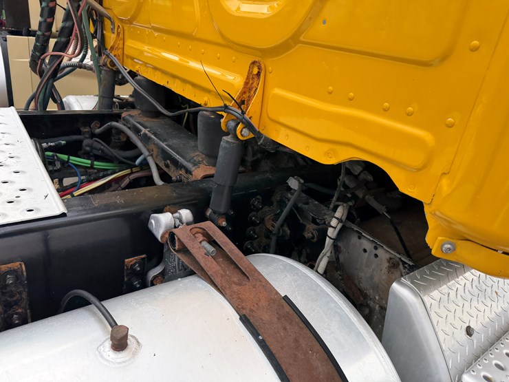 #40954-•-2016-freightliner-t/a-daycab-truck-tractor-3akjgedv4gsgw5933-image-41