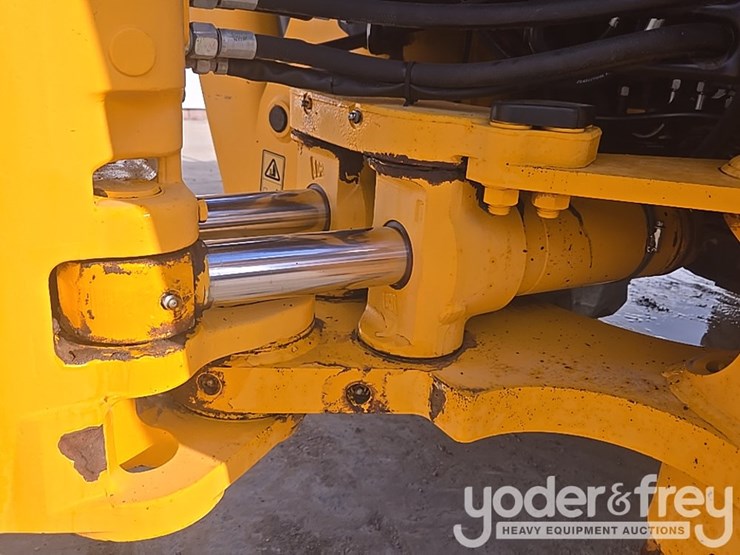 2017-jcb-3cx-image-61