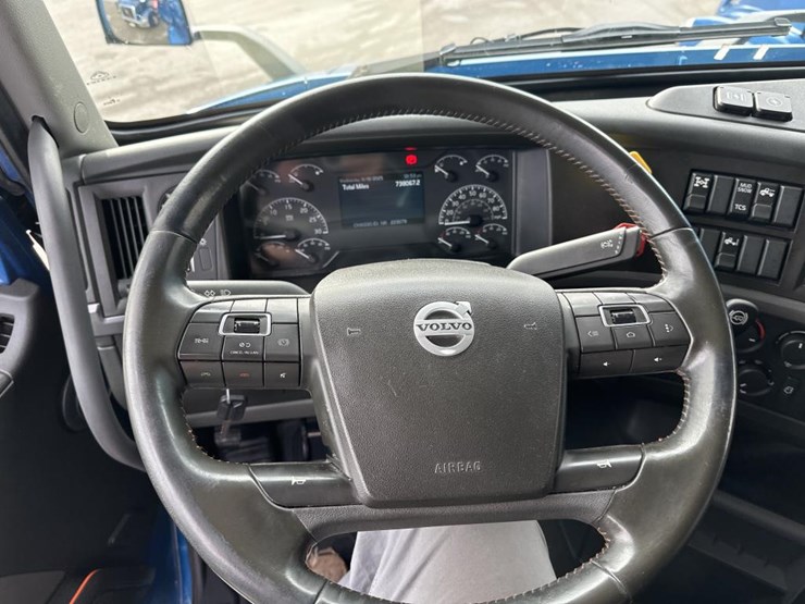 2019-volvo-10-image-43