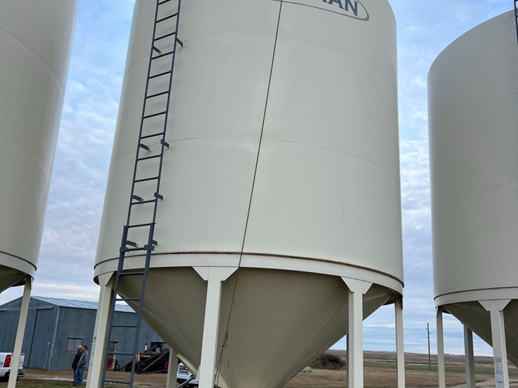 lot-45.-3,000-bu.-meridian-hopper-bin-image-4