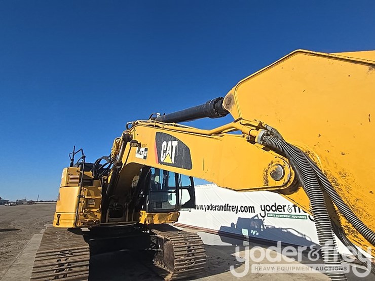 2016-caterpillar-335fl-image-43