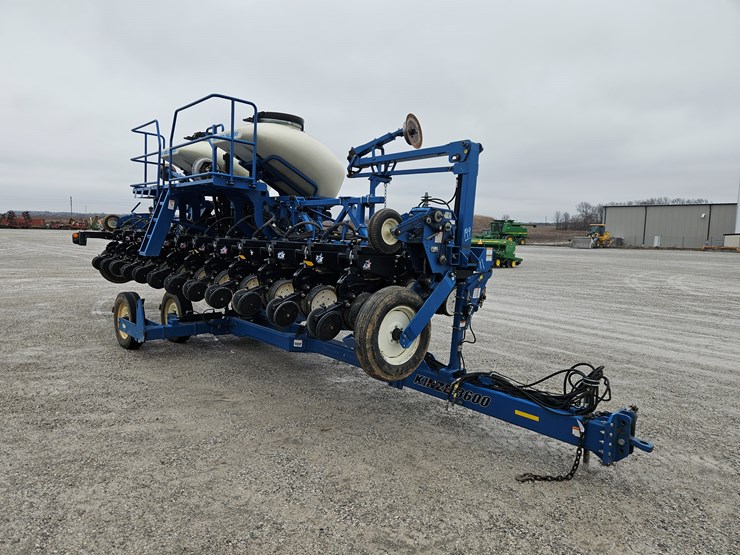 2011-kinze-3600-image-15