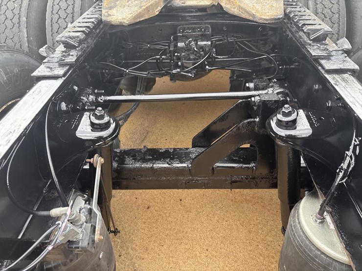 2019-peterbilt-579-image-44