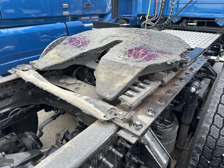 #2225-•-2024-volvo-vnl-sleeper-cab-semi-truck-tractor-image-27