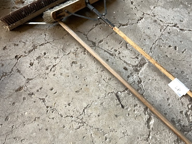 (2)-good-pushbrooms-image-7